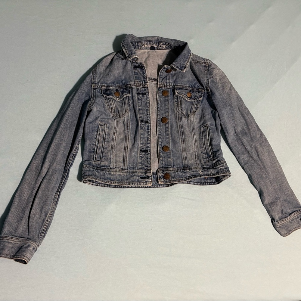 📦 SALE | AEO | Vintage Light Distressed Jean Jacket